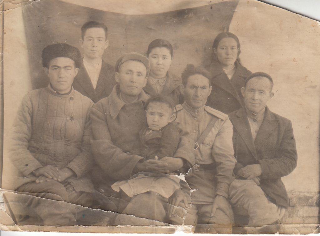 Саратовтағы жалаңаш курсант қыздардың суреттері